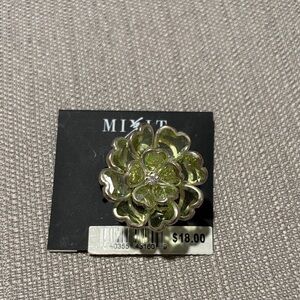 NWT Mix It Flower Ring